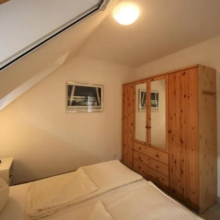 44 Og - Gemuetliche Ferienwohnung Mit Balkon Direkt An Der Mueritz In *