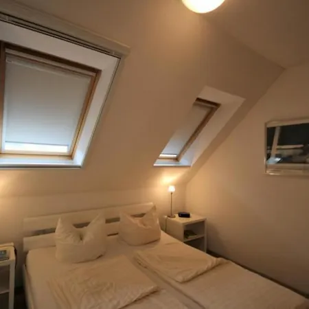 Feriehus 44 Og - Gemuetliche Ferienwohnung Mit Balkon Direkt An Der Mueritz In