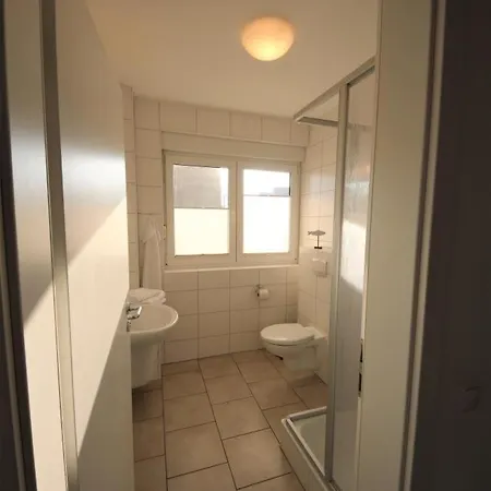 44 Og - Gemuetliche Ferienwohnung Mit Balkon Direkt An Der Mueritz In Feriehus Röbel