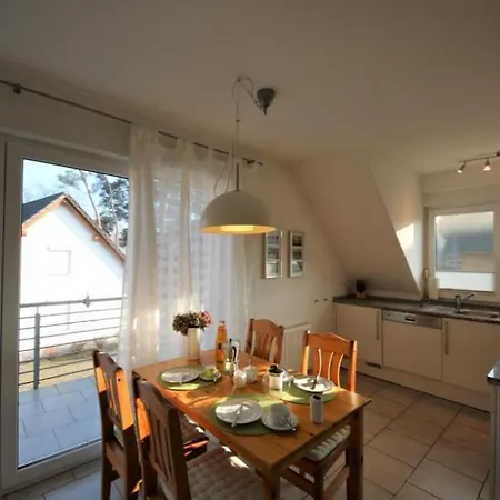 Feriehus 44 Og - Gemuetliche Ferienwohnung Mit Balkon Direkt An Der Mueritz In